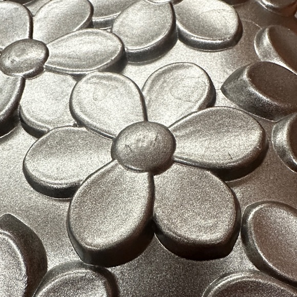 Nordic Ware Metallic Gray Decorative Cast Aluminum - Picture 4 of 7